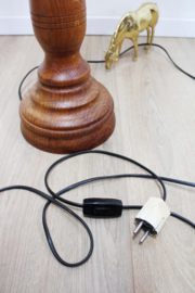 Japandi / Wabi Sabi lamp  met beige kap. Houten vintage schemerlamp