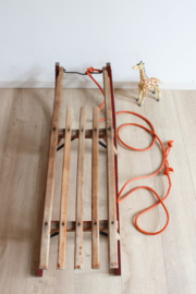 Houten vintage slee. Grote retro slede