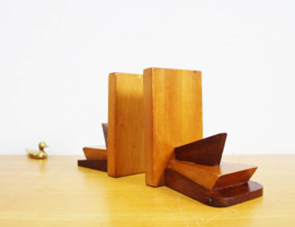 Set houten Art Deco / Amsterdamse school stijl boekensteunen.