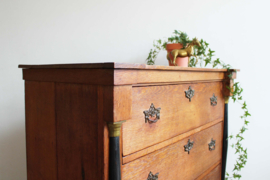 Antieke houten (eiken?)  ladekast. Empire stijl vintage kast / commode
