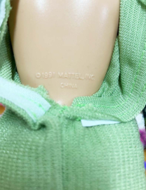 Vintage Barbiepop met extra kleertjes. Retro speelgoed pop met kleding