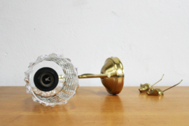 Goudkleurig vintage wandlampje met glazen kap. Hollywood Regency stijl  lamp