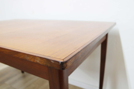 Vintage eettafel met uitschuifbaar blad. Houten Mid Century retro tafel.