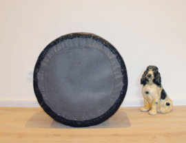Zwarte vintage lapjes poef. Retro patchwork Ottoman/ pouf van leer.