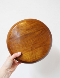 Houten vintage kom, schade aan rand. Ronde teakhouten retro schaal