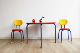 Vintage kindertafel met 2 stoeltjes - Puzzle - IKEA. Retro tafel - Memphis stijl.
