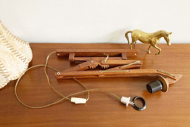 Vintage harmonica lampje voor aan de wand. Houten retro design lamp.