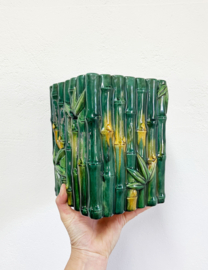 Twee vintage majolica bloempotten. Groene retro Bamboe potten