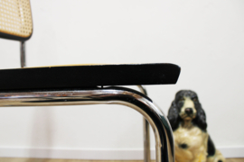 Zwarte vintage stoel - Cesca - Marcel Breuer stijl. Retro design sledestoel
