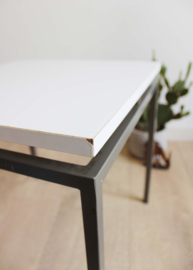 Vitage bijzettafel met wit blad, Stiemsma? Retro design tafeltje