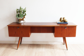 Vintage kaptafel met drieluik spiegel. Houten Mid Century kast / retro dressoir