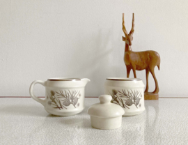 Vintage theepot met roomstel- Pinewood W.H. Grindley. Aardewerk retro servies