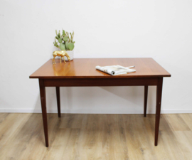 Vintage eettafel met uitschuifbaar blad. Houten Mid Century retro tafel.