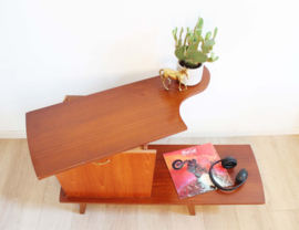 Houten vintage audiomeubel. Mid Century retro design kast / side table