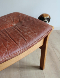 Vintage Ottoman met lederen kussen,  G-Möbel. Scandinavisch design voetenbank