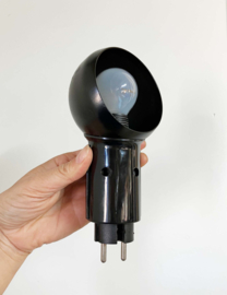 Zwart vintage stekkerlampje. Retro design lamp / stopcontact spotje