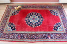 Rood vintage Oosters tapijt met bloemen, Kirman/Kerman . Handgemaakt Perzisch kleed.