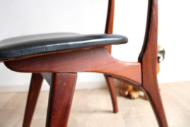 Set van 2 teakhouten vintage stoelen - Wébé? Mid Century etro design stoelen.