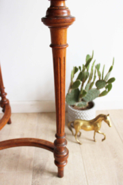 Houten antieke bijzettafel, Mahonie? Vintage tafeltje in  Louis XVI stijl.