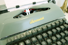 Mintgroene vintage typmachine in koffer. Retro schrijfmachine - Supermetall