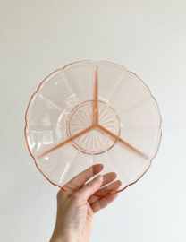 Glazen vintage schaal met vakverdeling,  rosé. Art Deco bord van roze glas.