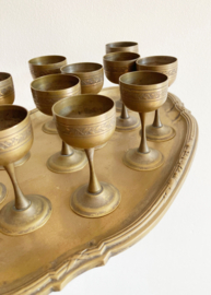 Koperen vintage dienblad met 11 likeur " glaasjes'.