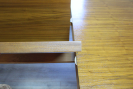 Enorm grote houten vintage eettafel. XXL uitschuifbare retro tafel.