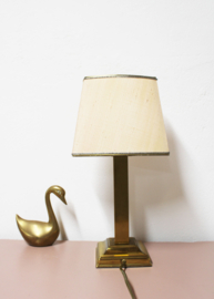 Goudkleurige tafellampje met creme kap. Vintage lamp