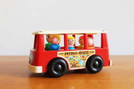 Vintage minibus van Fisher Price -1988. Retro speelgoed busje met 5 poppetjes