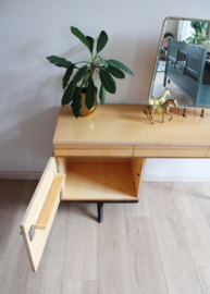 Vintage kaptafel met spiegel. Houten Mid Century kast / retro dressoir