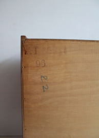 Houten vintage dressoir. Toffe retro design kast / Mid Century sideboard