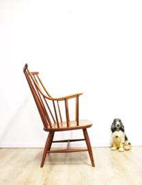 Houten vintage spijlenstoel - Lena Larsson - Nesto. Scandinavisch design stoel.