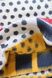 Kleurrijke vintage deken, geel -groen -rood. Retro sprei / plaid