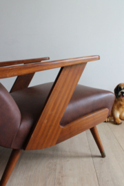 Bruine vintage fauteuil. Retro Mid Century design stoel