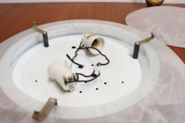 Grote glazen vintage plafondlamp. Roze retro lamp / plafonnière