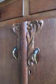 Houten antieke commode met marmeren blad. Vintage kast / Art Deco dressoir