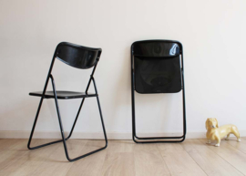 Zwarte vintage klapstoelen - Ted- IKEA. Retro design stoelen - Niels Gammelgaard