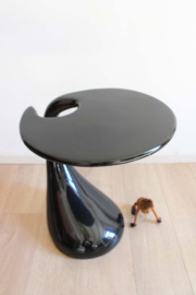 Zwarte Space Age  bijzettafel. Retro design tafeltje.
