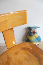 Houten vintage schoolstoeltje. Retro kleuter / peuter stoel - Schilte