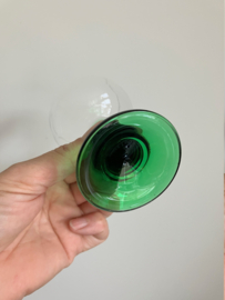 6 retro moezel / roemer glaasjes. Set vintage Luminarc wijnglazen op groene voet.