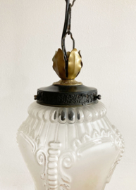 Lantaarnvormige vintage lamp. Koddig hanglampje van glas.