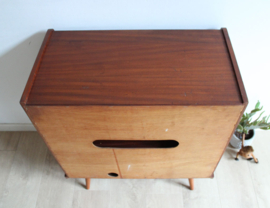 Houten vintage audiomeubel. Mid Century retro design kast / dressoir