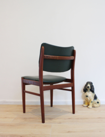 Houten vintage stoel met groen skai leer. Mid Century eetkamerstoel