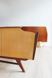 Houten vintage bedframe. Mid Century retro design bed / twijfelaar