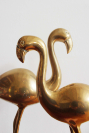 Set van 2 messing flamingo's . Goud kleurige vintage vogel beelden.