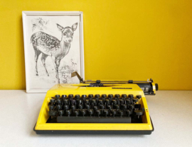 Gele vintage typmachine - Triumph - Tippa 5. Retro schrijfmachine