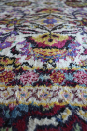 Kleurrijk handgeknoopt Oosters kleed met bloemen. Boho vintage tapijt