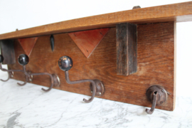 Houten vintage wandkapstok met haken. Antieke / Art Deco kapstok.