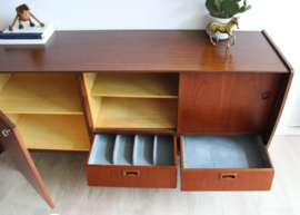 Houten vintage dressoir. Toffe retro design kast / Mid Century sideboard