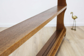 Houten vintage bordenrek met haken. Brocante rek voor aan de muur.